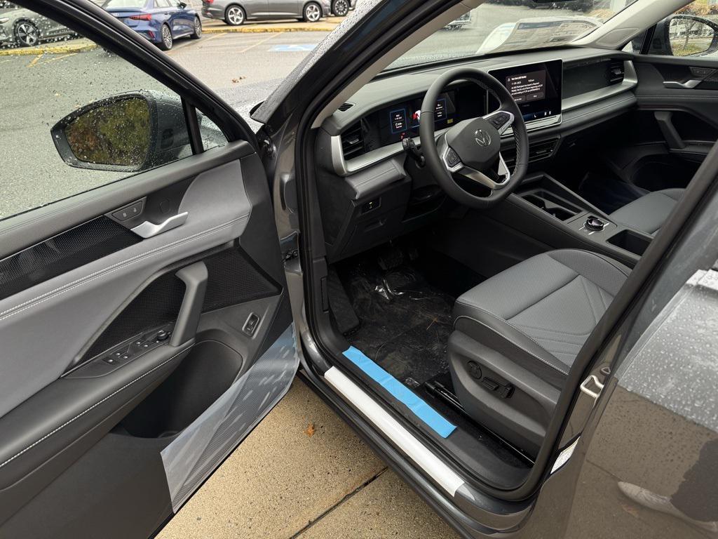 new 2025 Volkswagen Tiguan car, priced at $37,982