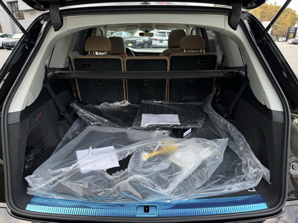 new 2026 Audi Q7 car, priced at $78,445