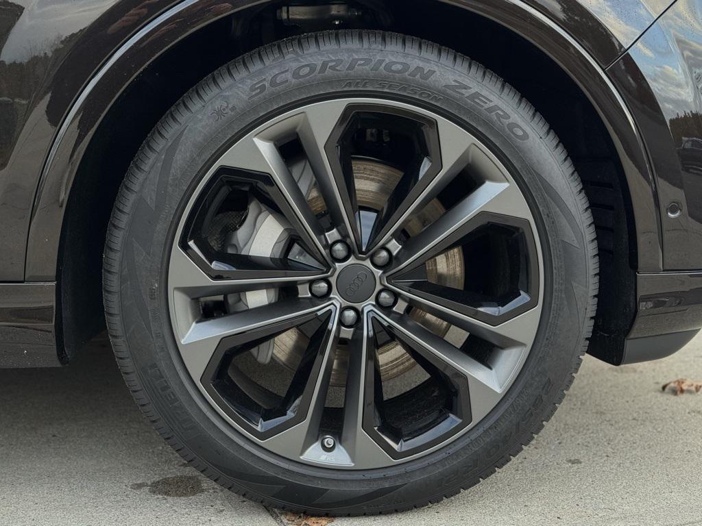 new 2026 Audi Q7 car, priced at $78,445