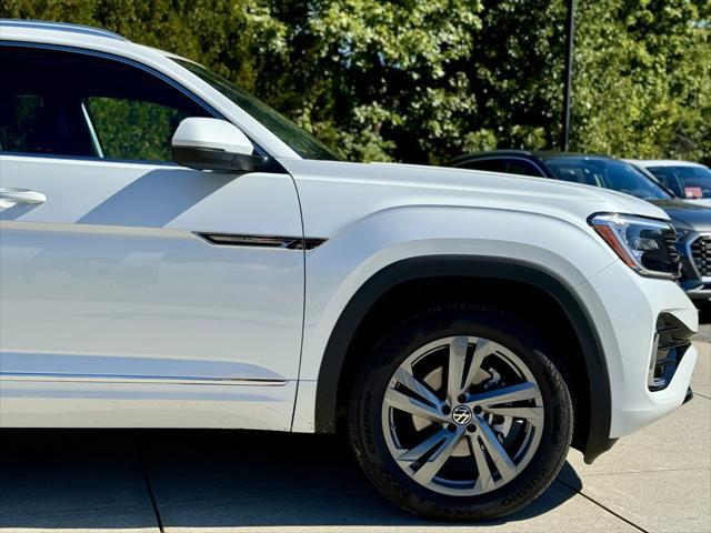 new 2024 Volkswagen Atlas Cross Sport car, priced at $52,396