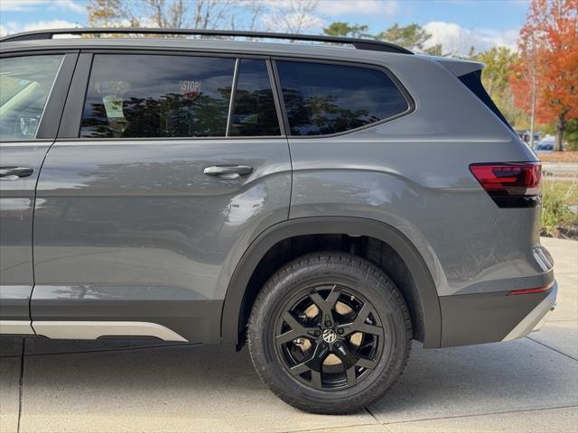 new 2024 Volkswagen Atlas car, priced at $53,721