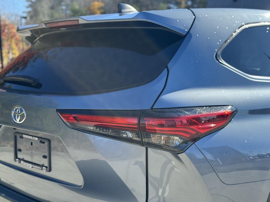 used 2022 Toyota Highlander car, priced at $28,998