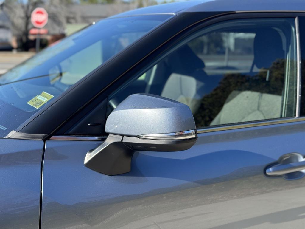 used 2022 Toyota Highlander car, priced at $28,998