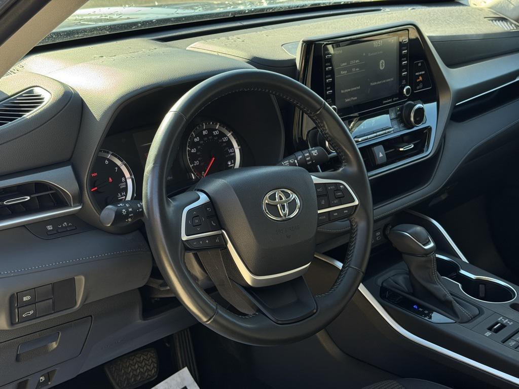 used 2022 Toyota Highlander car, priced at $28,998