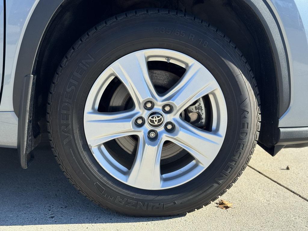 used 2022 Toyota Highlander car, priced at $28,998