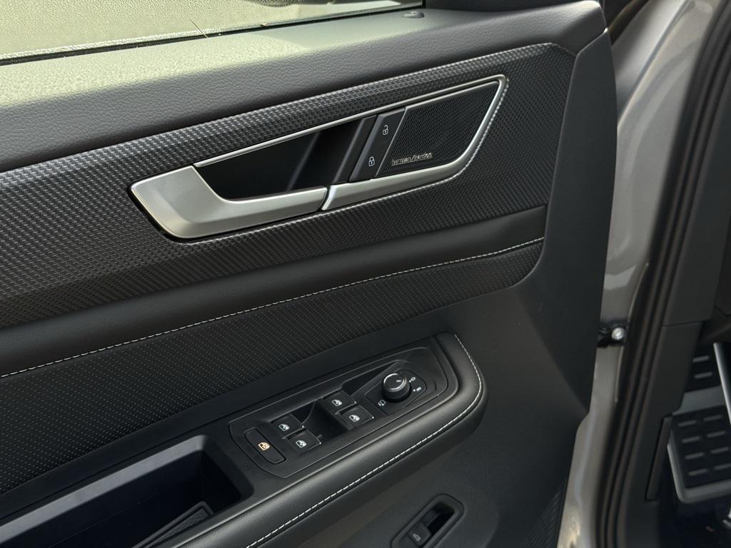 new 2026 Volkswagen Atlas Cross Sport car, priced at $56,176