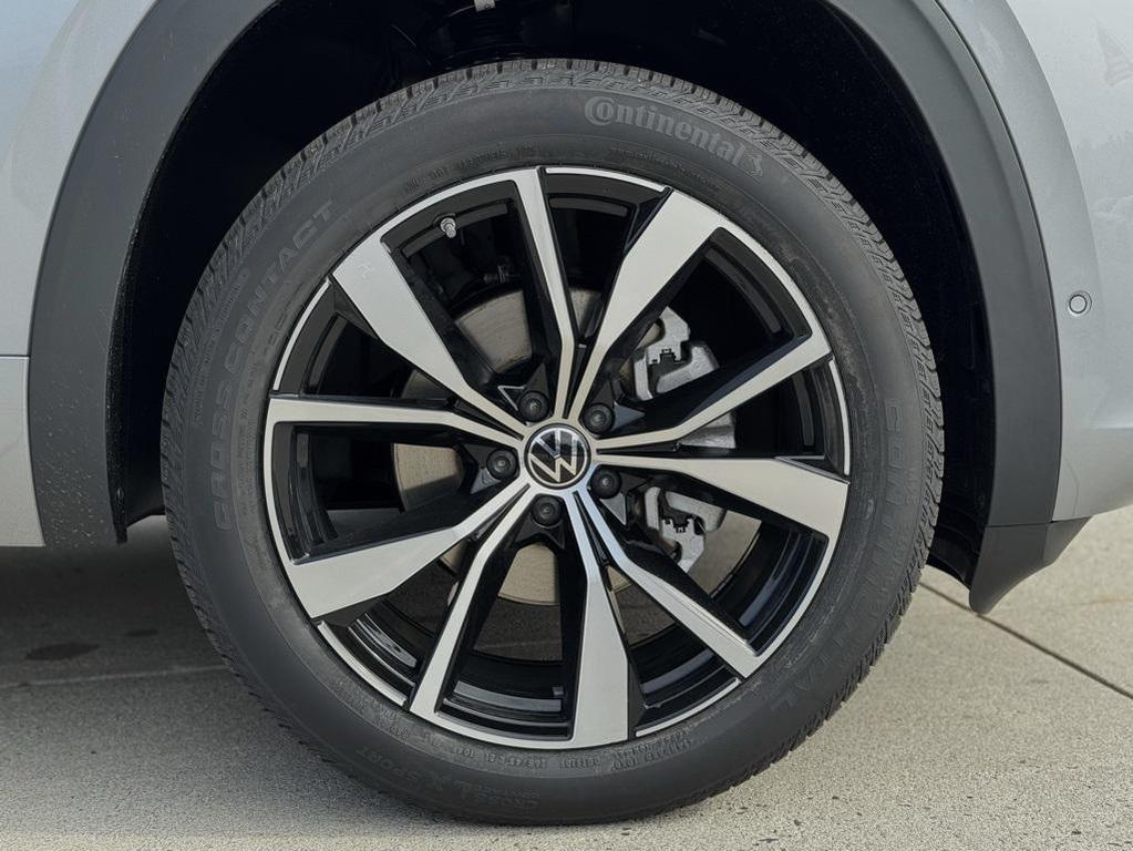 new 2026 Volkswagen Atlas Cross Sport car, priced at $56,176