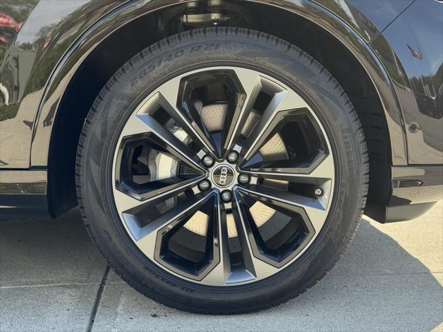 new 2025 Audi Q7 car, priced at $77,580