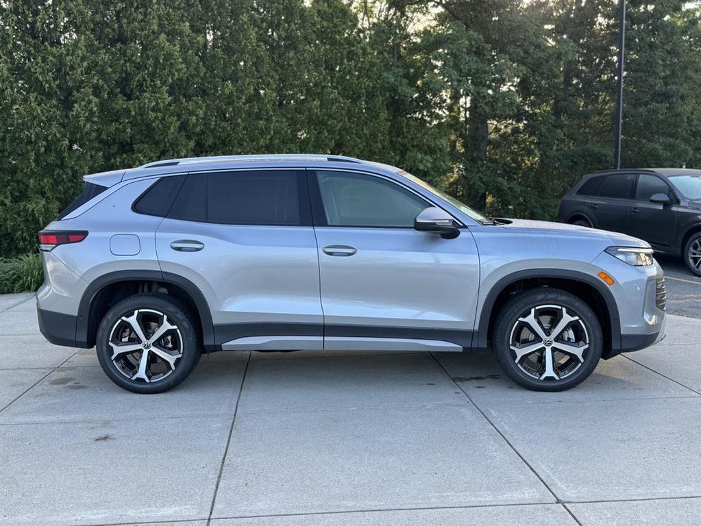 new 2025 Volkswagen Tiguan car, priced at $35,626