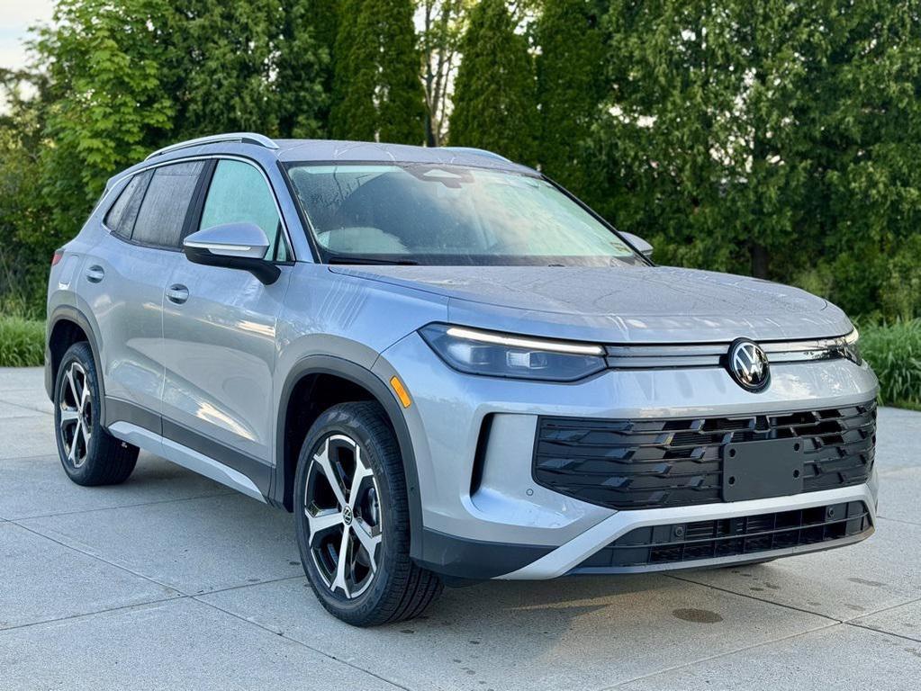 new 2025 Volkswagen Tiguan car, priced at $35,626