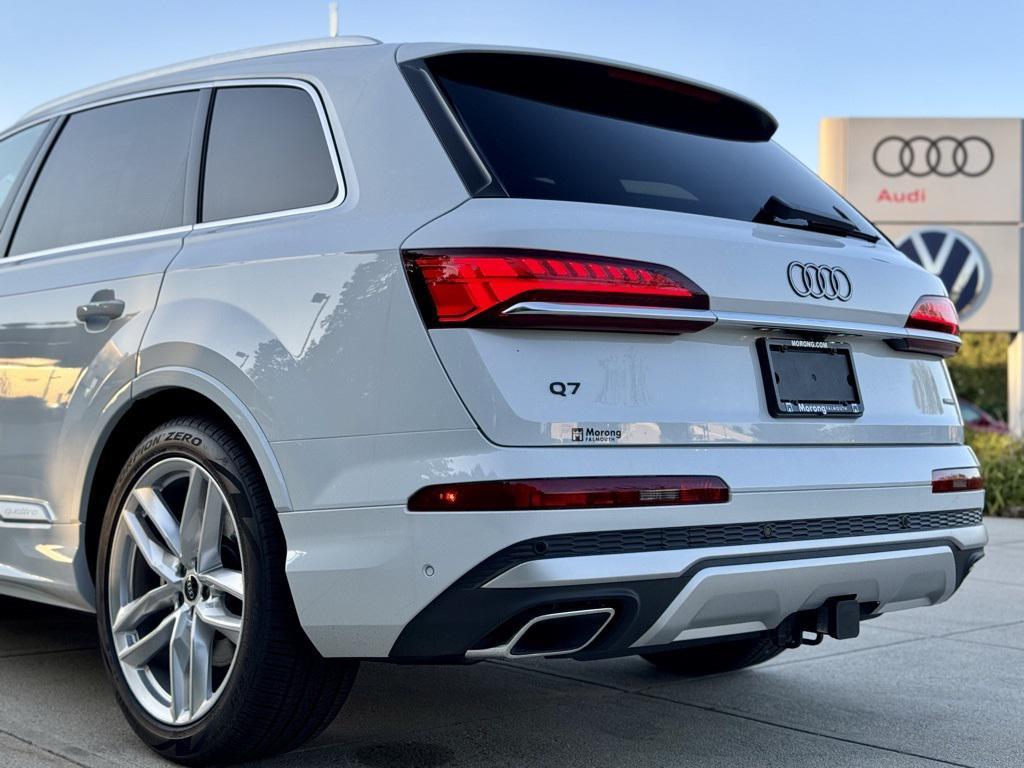 new 2025 Audi Q7 car, priced at $76,990