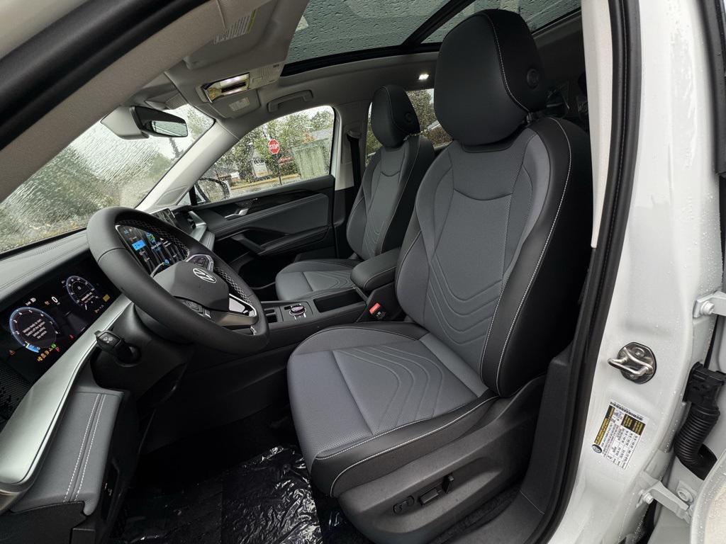 new 2025 Volkswagen Tiguan car, priced at $37,577