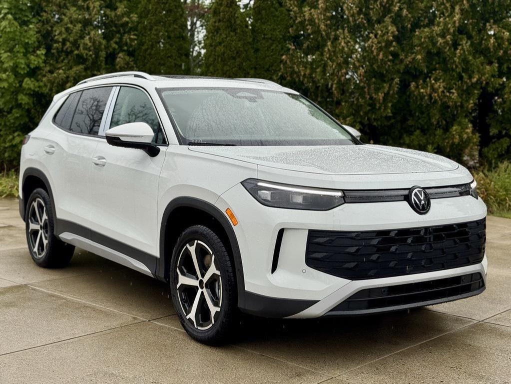 new 2025 Volkswagen Tiguan car, priced at $37,577