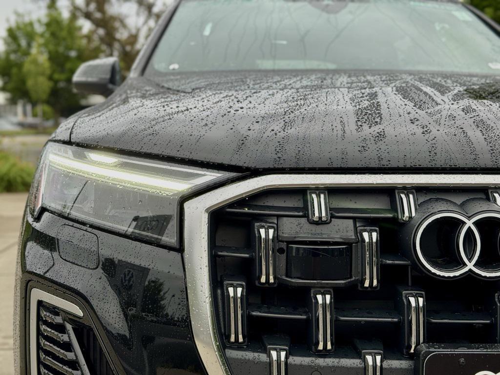 new 2025 Audi Q7 car, priced at $76,480