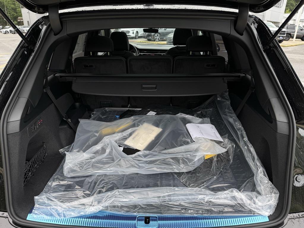 new 2025 Audi Q7 car, priced at $76,480