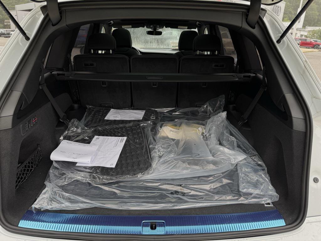 new 2025 Audi Q7 car, priced at $76,480