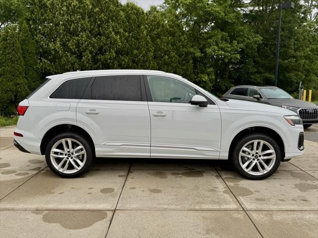 new 2025 Audi Q7 car, priced at $76,480