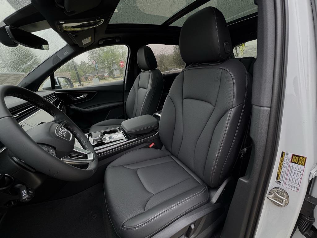 new 2025 Audi Q7 car, priced at $76,480