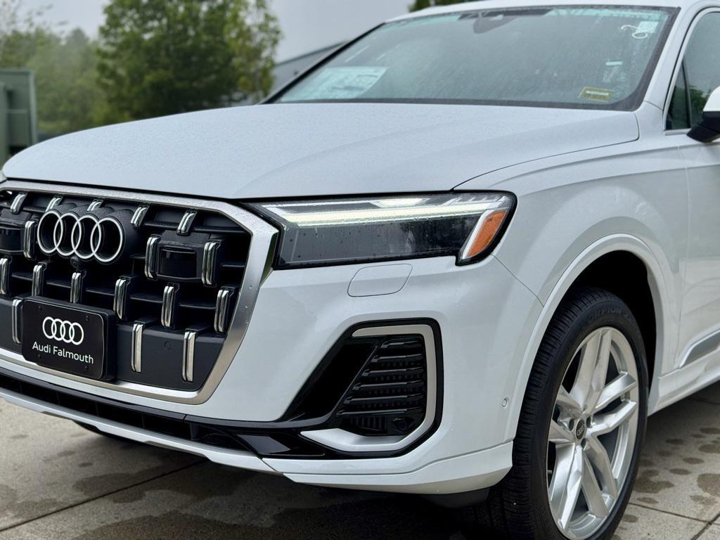 new 2025 Audi Q7 car, priced at $76,480