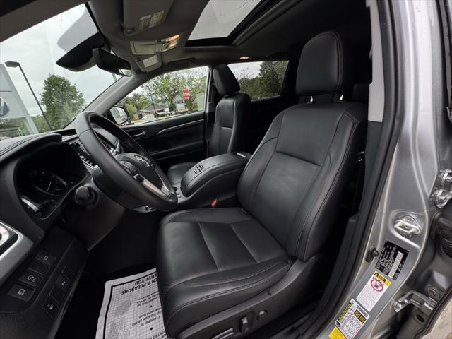 used 2019 Toyota Highlander car, priced at $26,229