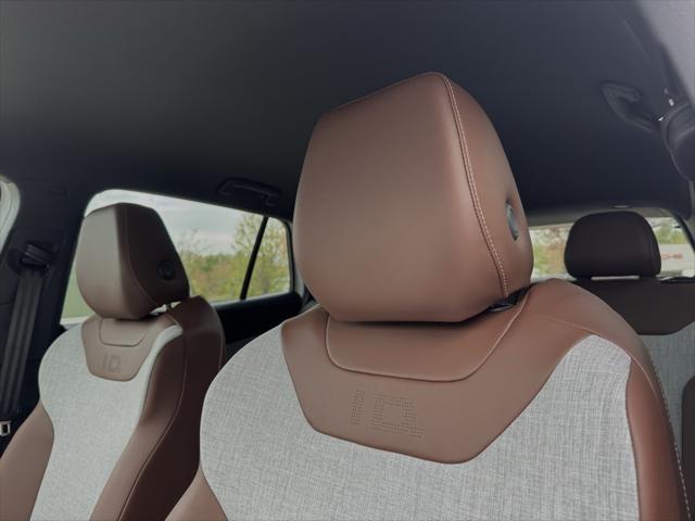 new 2025 Volkswagen ID.4 car, priced at $47,286