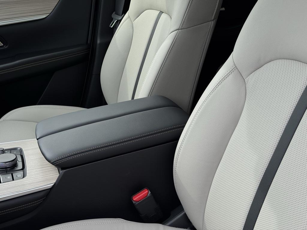 new 2025 Mazda CX-70 car, priced at $46,271