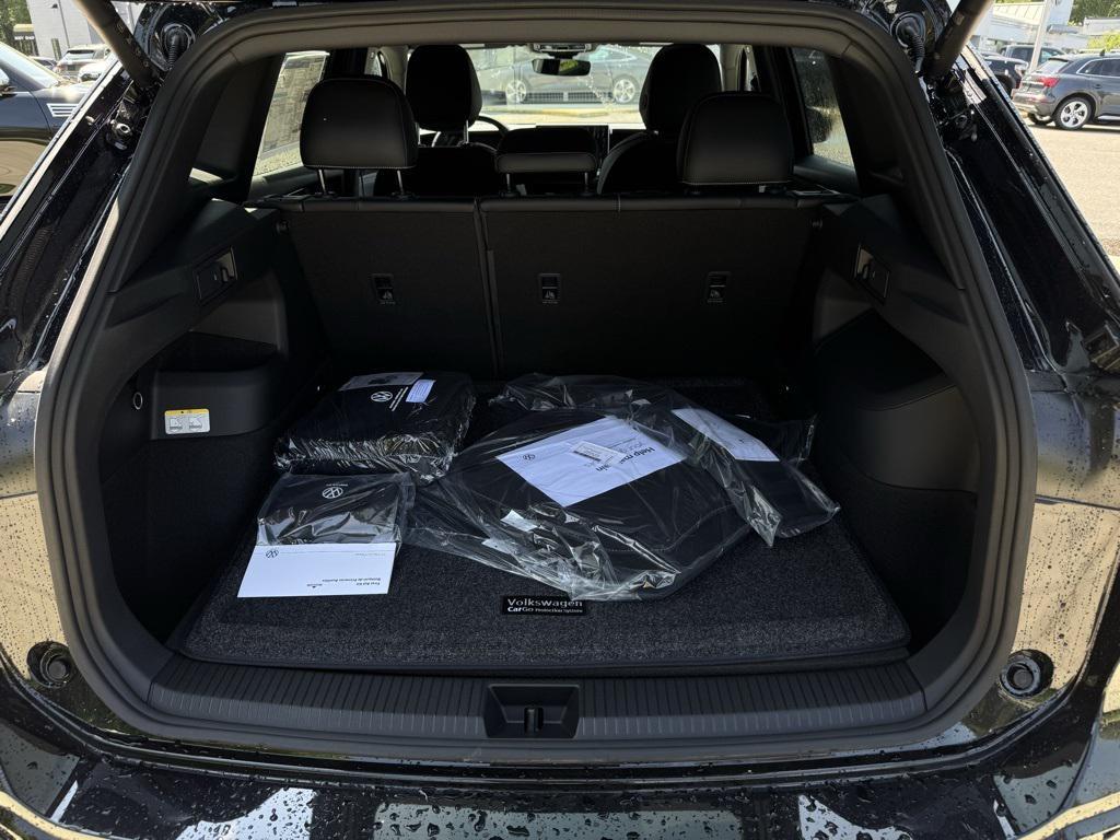 new 2025 Volkswagen Tiguan car, priced at $38,786