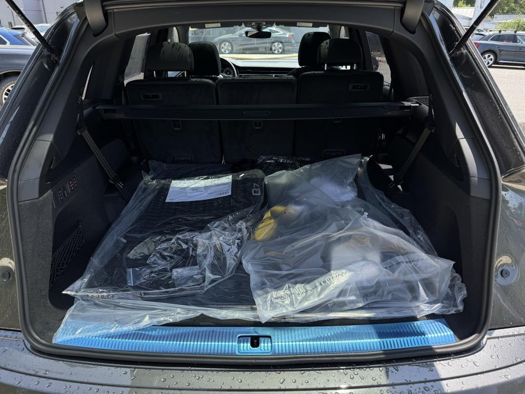 new 2025 Audi Q7 car, priced at $76,480