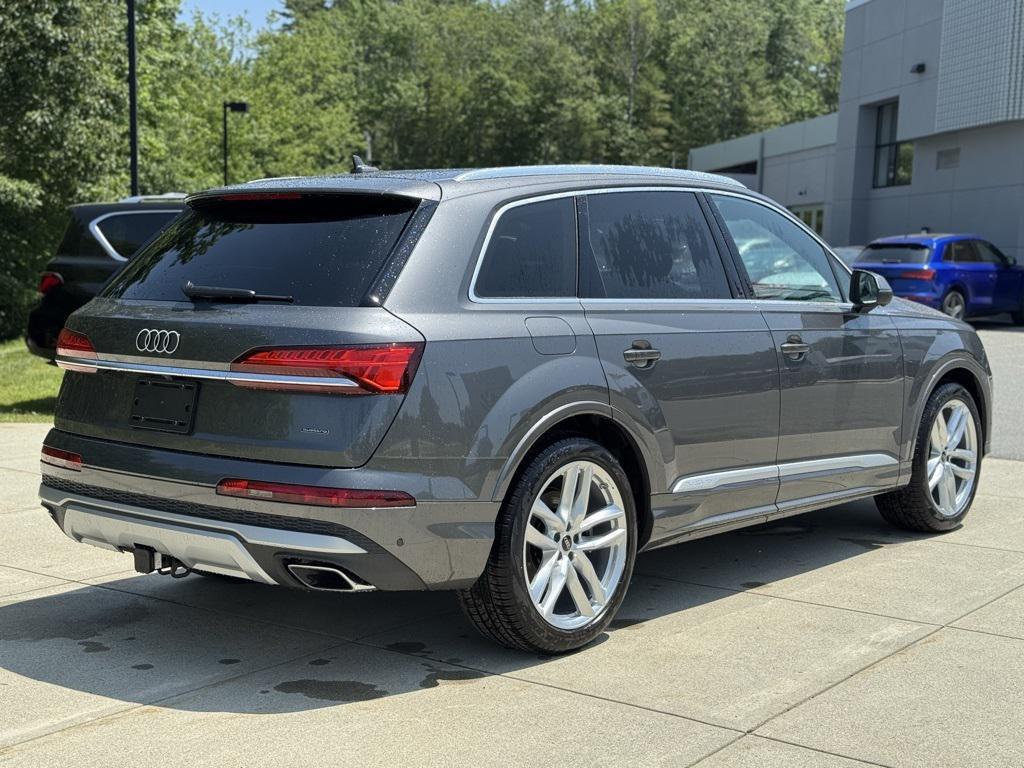 new 2025 Audi Q7 car, priced at $76,480