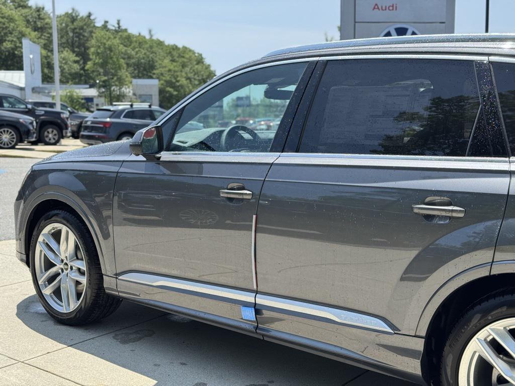 new 2025 Audi Q7 car, priced at $76,480