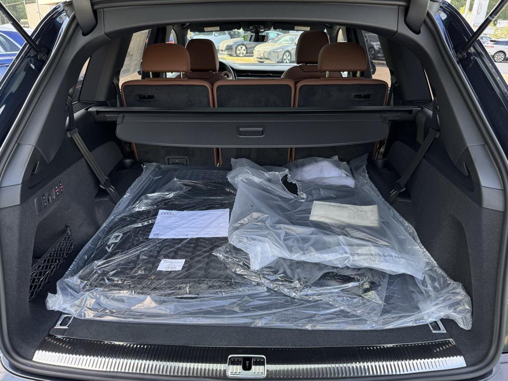 new 2025 Audi Q7 car, priced at $75,480