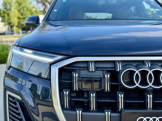 new 2025 Audi Q7 car, priced at $75,480