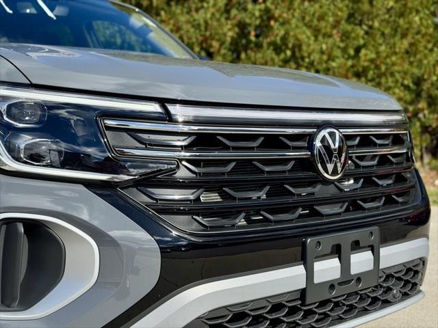 new 2024 Volkswagen Atlas car, priced at $53,721