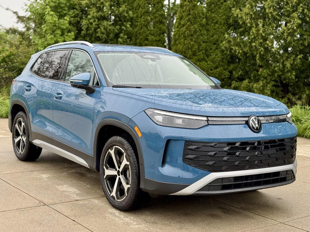 new 2025 Volkswagen Tiguan car, priced at $37,281