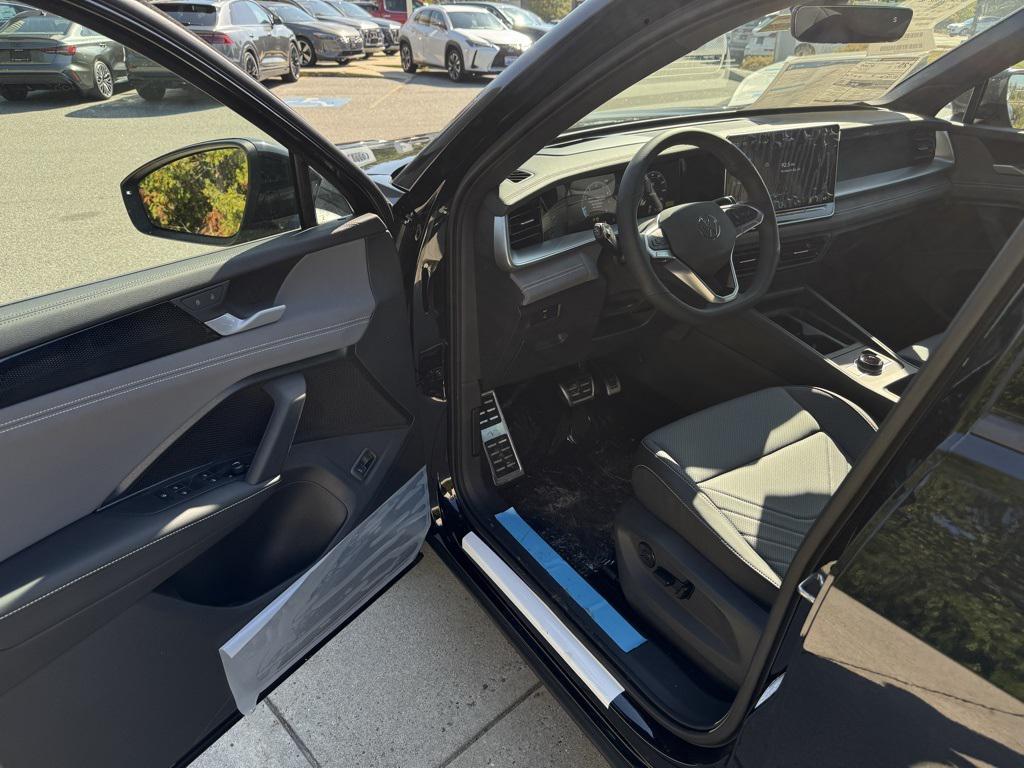 new 2025 Volkswagen Tiguan car, priced at $39,942