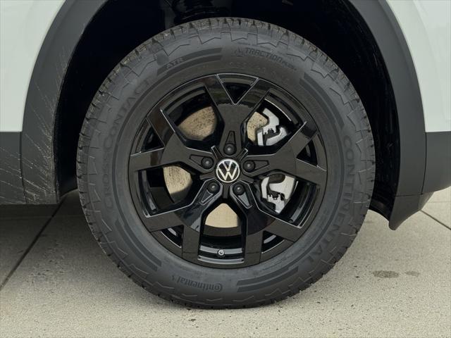 new 2025 Volkswagen Atlas car, priced at $48,656