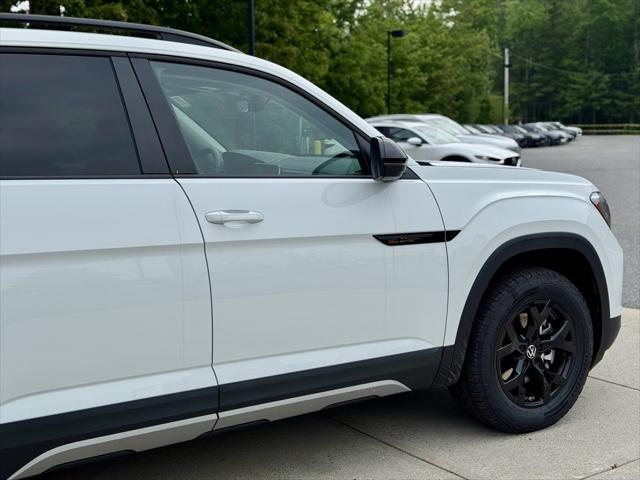 new 2025 Volkswagen Atlas car, priced at $48,656