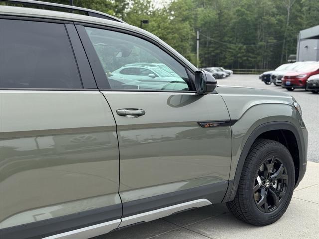 new 2025 Volkswagen Atlas car, priced at $48,656