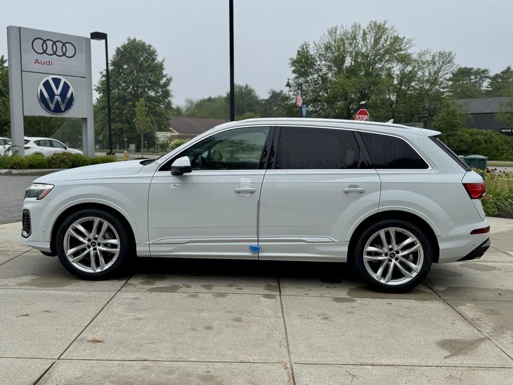 new 2025 Audi Q7 car, priced at $76,480