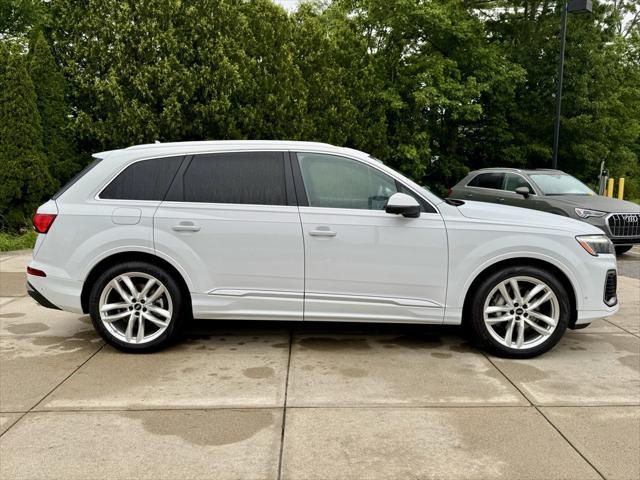 new 2025 Audi Q7 car, priced at $76,480