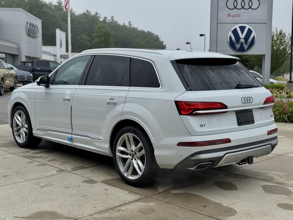 new 2025 Audi Q7 car, priced at $76,480