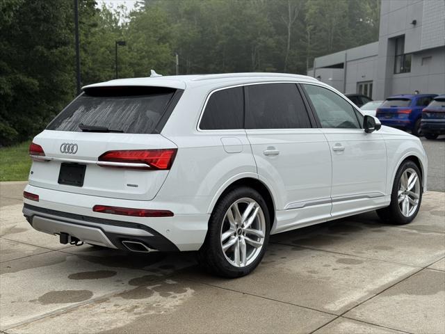 new 2025 Audi Q7 car, priced at $76,480