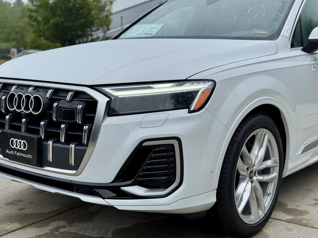 new 2025 Audi Q7 car, priced at $76,480