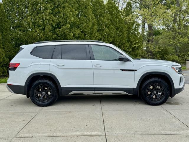new 2025 Volkswagen Atlas car, priced at $49,421