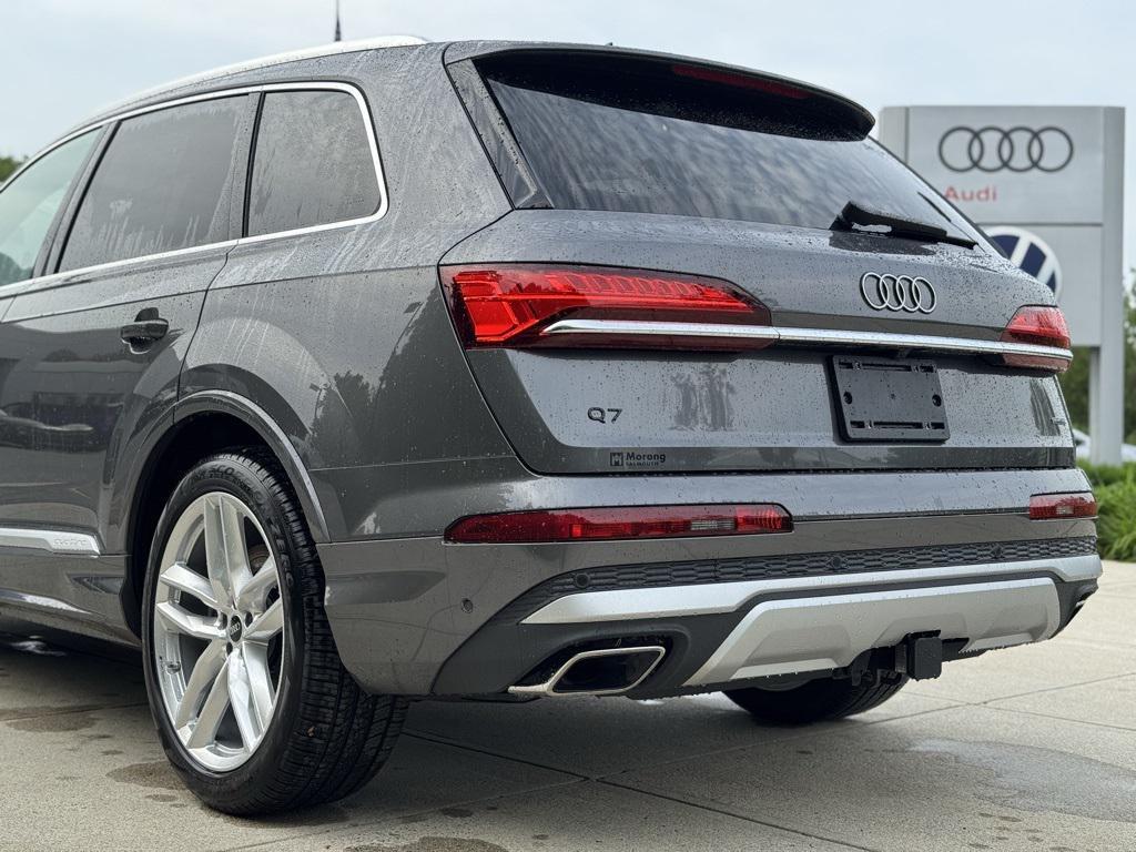 new 2025 Audi Q7 car, priced at $76,480