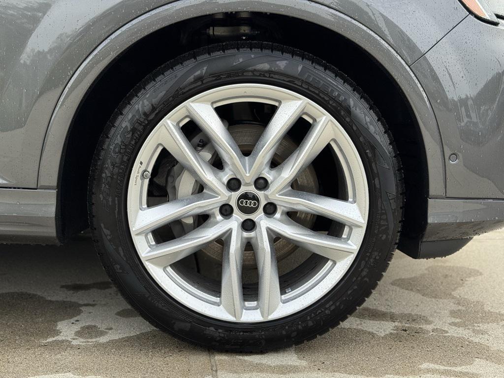 new 2025 Audi Q7 car, priced at $76,480