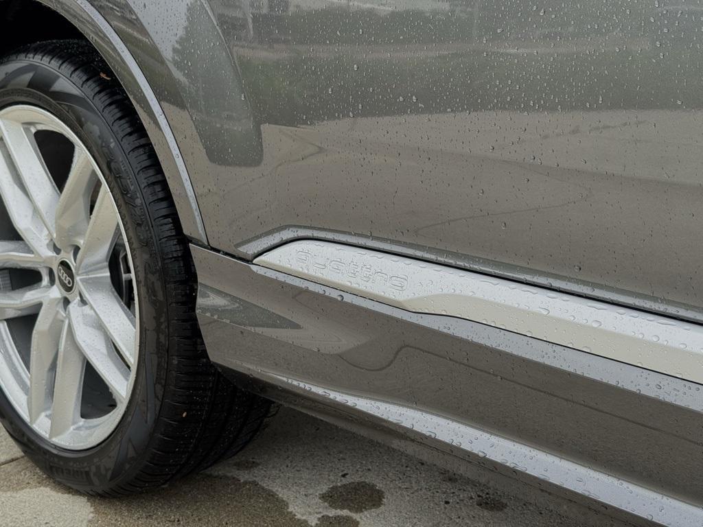 new 2025 Audi Q7 car, priced at $76,480