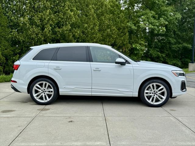 new 2025 Audi Q7 car, priced at $76,480