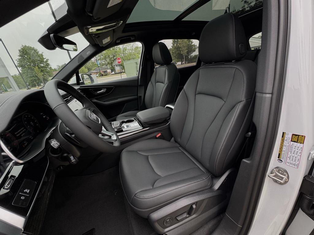new 2025 Audi Q7 car, priced at $76,480