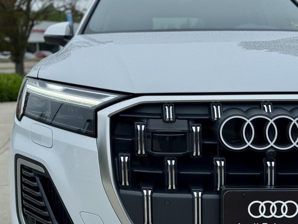 new 2025 Audi Q7 car, priced at $76,480
